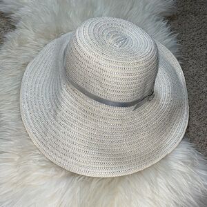 ‎August Hats company straw Hat with silver metallic leather belt large summer
